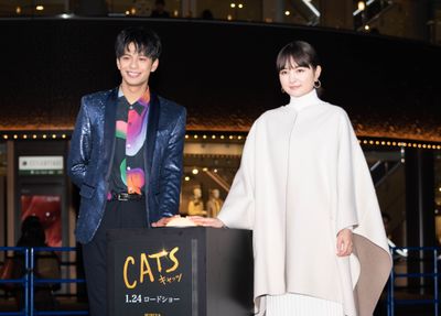 『キャッツ』の公開を記念した「ジェリクル点灯式」に葵わかな＆森崎ウィンが登場！