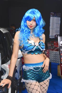 Top Fuel 零1000ブースのコンパニオンをはじめ、魅力的な美女たちが「東京オートサロン2020」に集結