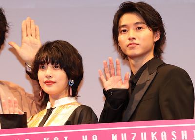 山崎賢人、ステージでステップも披露！