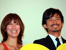『大木家のたのしい旅行 新婚地獄篇』で共演した竹野内豊と水川あさみ