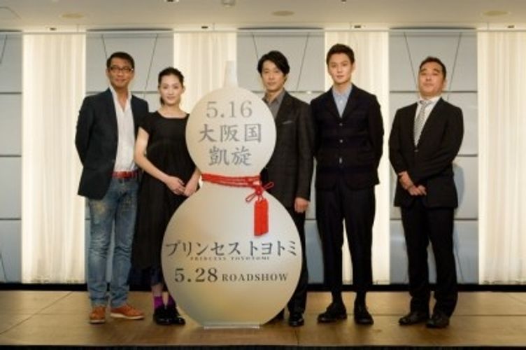 大阪城が真っ赤に！『プリンセス トヨトミ』大阪国へ凱旋帰国。堤真一「今こそ大阪が一致団結」