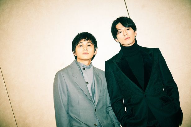 【写真を見る】新田真剣佑と北村匠海、寄り添ってパシャリ