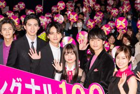『シグナル100』の初日舞台挨拶に注目の若手俳優陣が勢ぞろい！