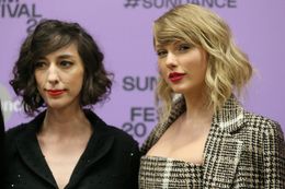 プレミア上映に登場したテイラーとラナ・ウィルソン監督