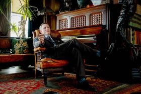 ダニエル・クレイグが大富豪の死の謎に挑む！(『 ナイブズ・アウト/名探偵と刃の館の秘密』)