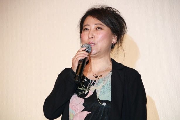 野田の妻、康子役の友近
