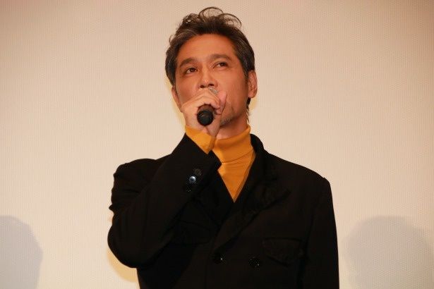 有名古美術店の主人、嵐山直矢役の加藤雅也