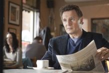 クロエに誘惑される大学教授のデビットを演じたリーアム・ニーソン