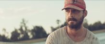 お騒がせ俳優のイメージを活かした演技を見せているシャイア・ラブーフ