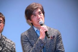 伊崎利夫役の佐藤浩市