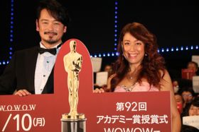 「WOWOW×OSCARS特別試写会」に登壇したLiLiCoと純烈の小田井涼平夫妻