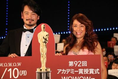 「WOWOW×OSCARS特別試写会」に登壇したLiLiCoと純烈の小田井涼平夫妻