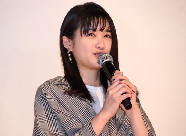 舞台挨拶に登壇した小西桜子