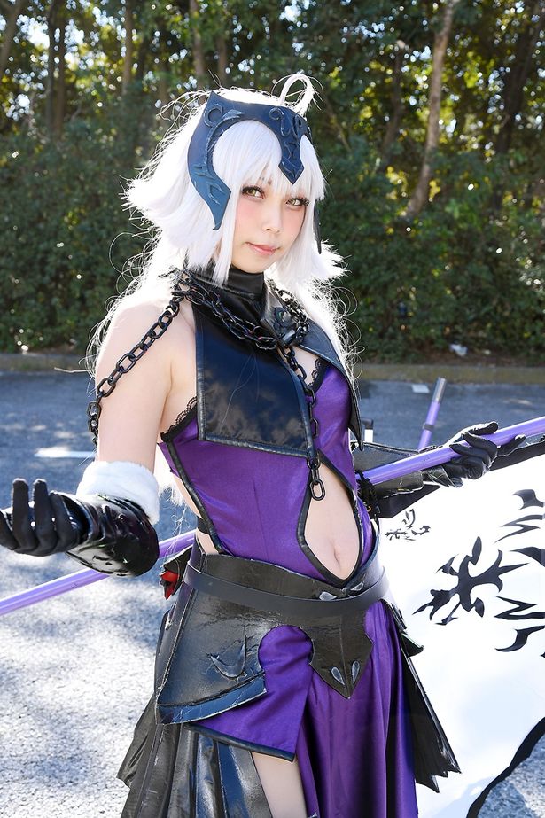 「Fate/Grand Order」のジャンヌ・ダルク[オルタ]に扮する ぐぐるさん