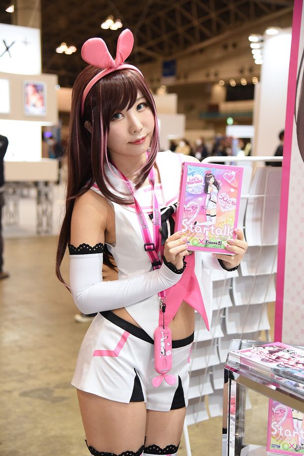バーチャルYouTuberのキズナアイに扮する しらほしなつみさん