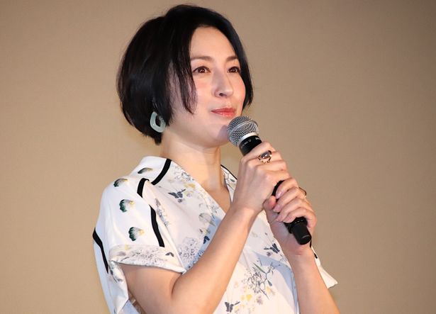 舞台挨拶に登壇した広末涼子