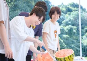 劇場のサラウンドシステムで楽しめばまるでその場にいるかのような感覚を覚えるかも