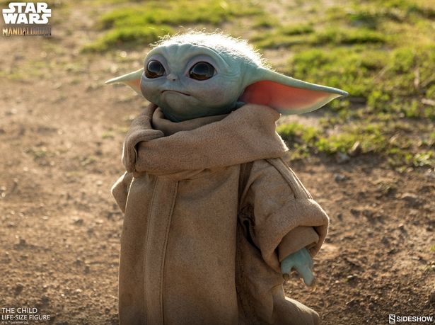 【写真を見る】かわいすぎる…！『SW』のあいつがフィギュアに！(「『マンダロリアン』 【等身大スタチュー】ザ・チャイルド」)
