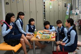 女子だけで過ごす休憩時間特有の“素”の表情もなんだかリアル