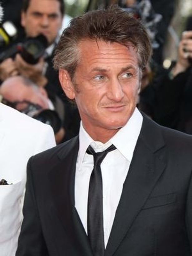 ショーン・ペンが出演作のプロモーションにスカーレットを同伴していなかったことから破局説が浮上。実際に破局が判明した