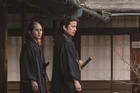 黒の隊服に身を包む岡田准一＆山田涼介ツーショット解禁！『燃えよ剣』豪華キャストの新場面写真が到着