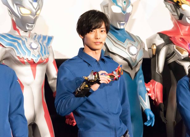 【写真を見る】“ニュージェネヒーローズ”が集結！井上裕貴がレイガへの変身を初披露