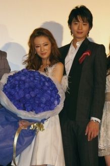 映画本編のように肩を寄せ合う北川景子＆向井理