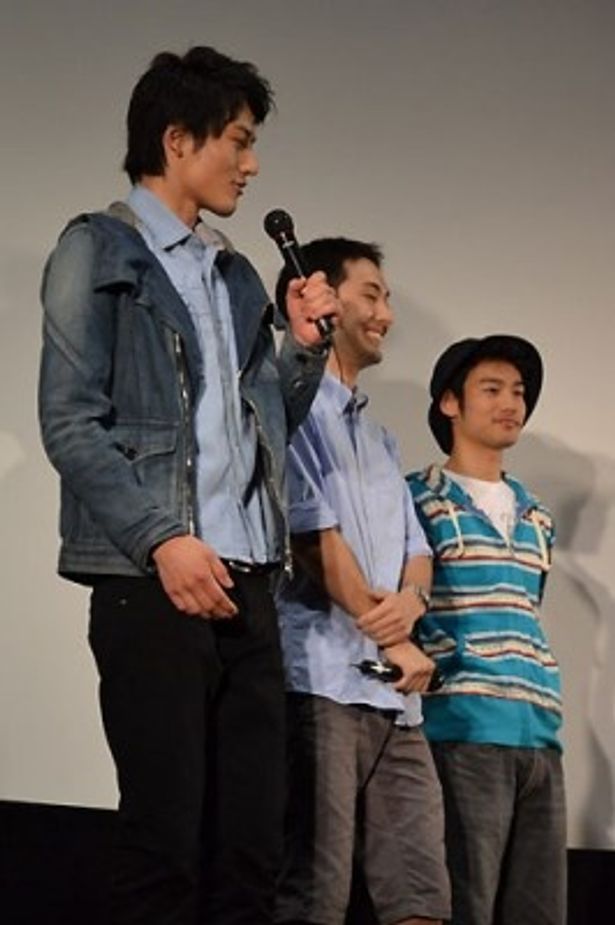 左より、蕨野友也、日向寺雅人、小林ユウキチのサプライズゲスト