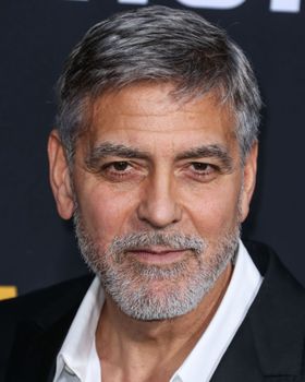 人道支援家のジョージ・クルーニーのキャリアに矛盾？