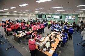 後編ではもうひとつの“最前線”である緊急対策室の舞台裏を紹介！