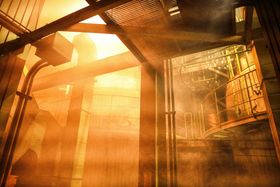 本物の原子力発電所を見学するなど、入念に下調べが行われた