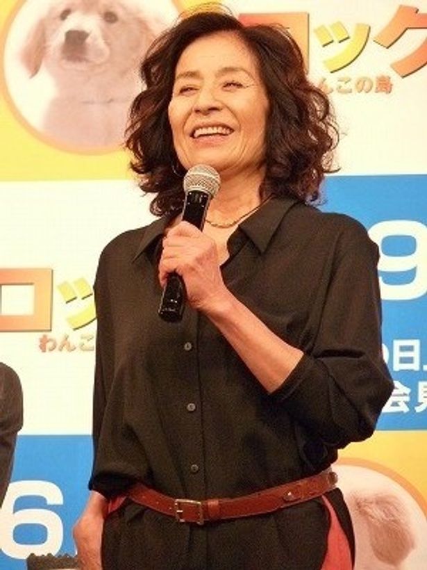 深夜の来客の正体は祖母を演じた倍賞美津子