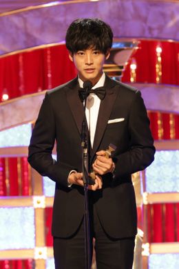 『新聞記者』の松坂桃李が第43回日本アカデミー賞最優秀主演男優賞を受賞！