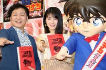 浜辺美波、山口勝平のサプライズ登場にびっくり！