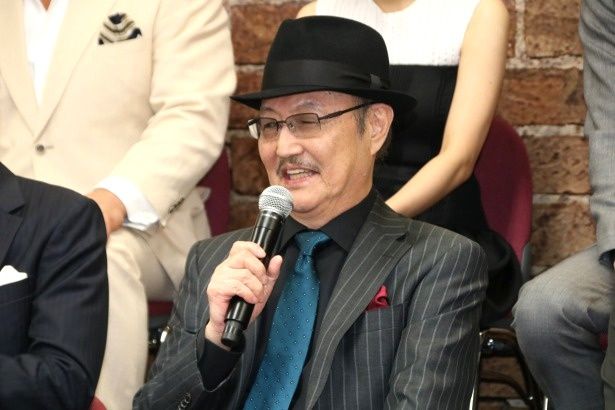 主人公の市川進役と御前零児役の二役を演じた石橋蓮司