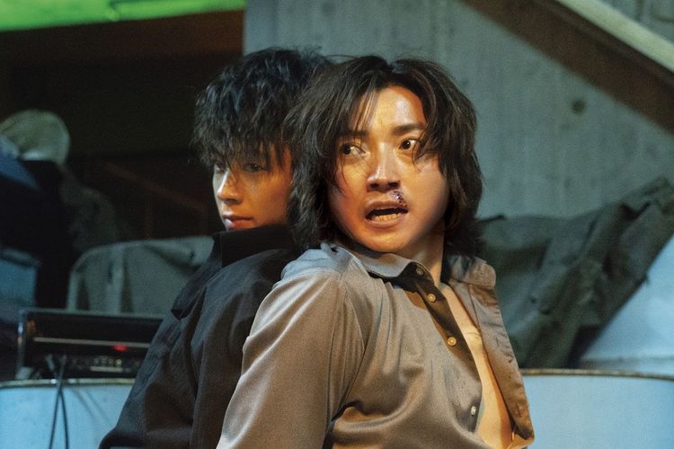 藤原竜也＆竹内涼真の“極限”アクションが炸裂！『太陽は動かない』緊迫感漂う場面写真＜写真10点＞