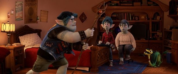 愛玩ドラゴンことブレイジーも魔法の杖に興味津々！