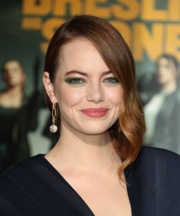 エマ・ストーン、コロナ流行の影響で結婚式を延期