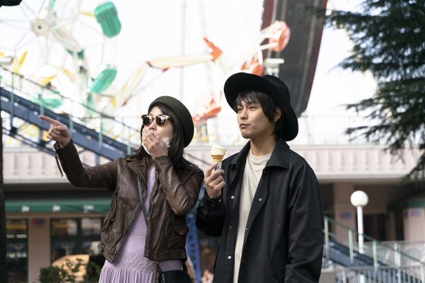 【写真を見る】有村架純が柳楽優弥と休日にデート!?(「WOWOWオリジナルドラマ 有村架純の撮休」) 