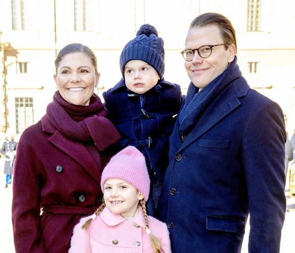 大人も見習うべき！スウェーデンのエステル王女とオスカル王子がコロナ対策を披露