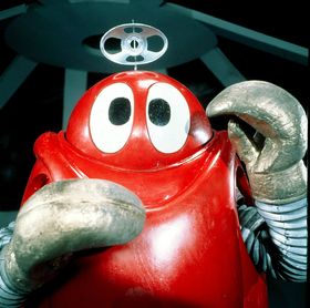 1970年代の人気特撮コメディが、20年ぶりに帰ってくる！