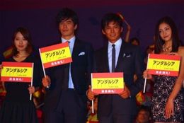 『アンダルシア』の初日舞台挨拶で織田裕二ら豪華キャストが登壇