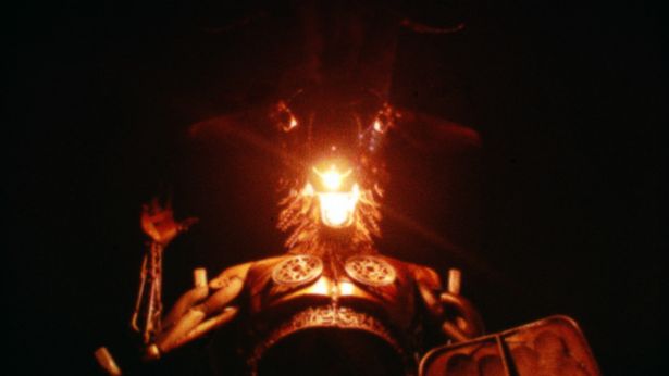【写真を見る】観たら死ぬ!?呪われたフィルムに映り込んだ“映ってはいけないもの”とは…
