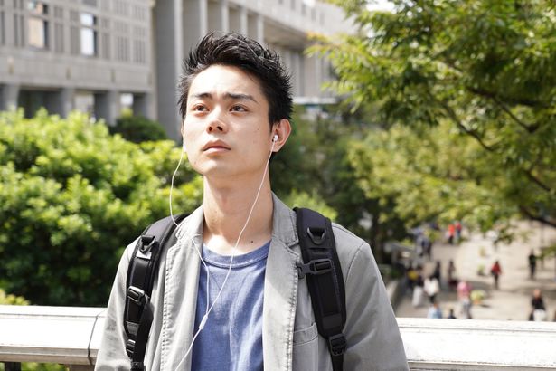 菅田は映画冒頭で19歳の漣を演じるため体重を落とし、ラストの30歳までに徐々に肉付きがよくなるように役作りをしたそう