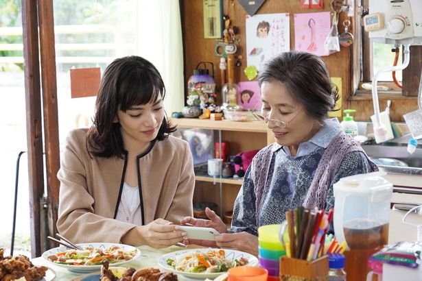 家庭の事情で漣と引き離されてしまった葵は、自分の力だけで生きて行くことを決意(『糸』) 