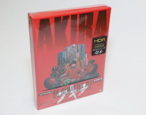 【写真を見る】貴重な特典が満載の『AKIRA』4Kリマスター版！パッケージを最速開封＜写真25点＞