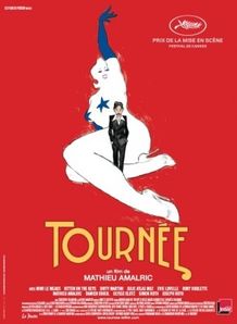 フランス版ポスタービジュアル。「魅力的で大きな愛で包んでくれるような女性の中に、ポツンとたたずむ男」という構図が本作をよく表している