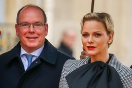 公務が自粛されるなか、SNSで2ショットを投稿し話題に