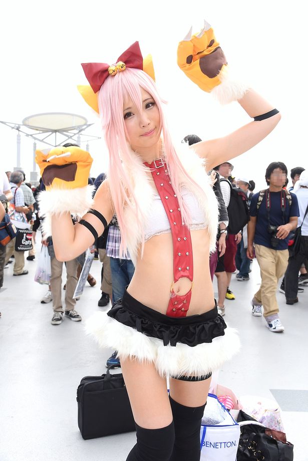 「Fate/kaleid liner プリズマ☆イリヤ」のクロエ・フォン・アインツベルンに扮する倉坂くるるさん