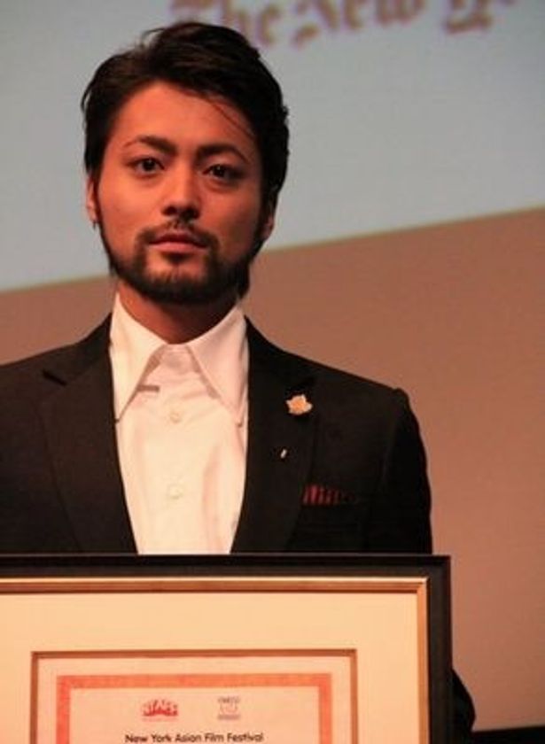 2010年には「世界が注目する10人の俳優」に日本人でただ一人選ばれている。世界進出も大げさな話ではないかも